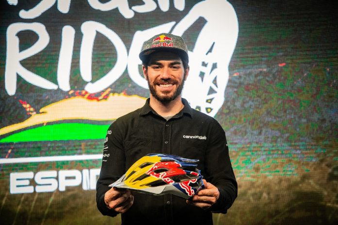 Avancini sorteia capacete histórico utilizado em seu primeiro título da Brasil Ride